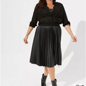 Torrid Black Midi A-Line Pleated Skirt
